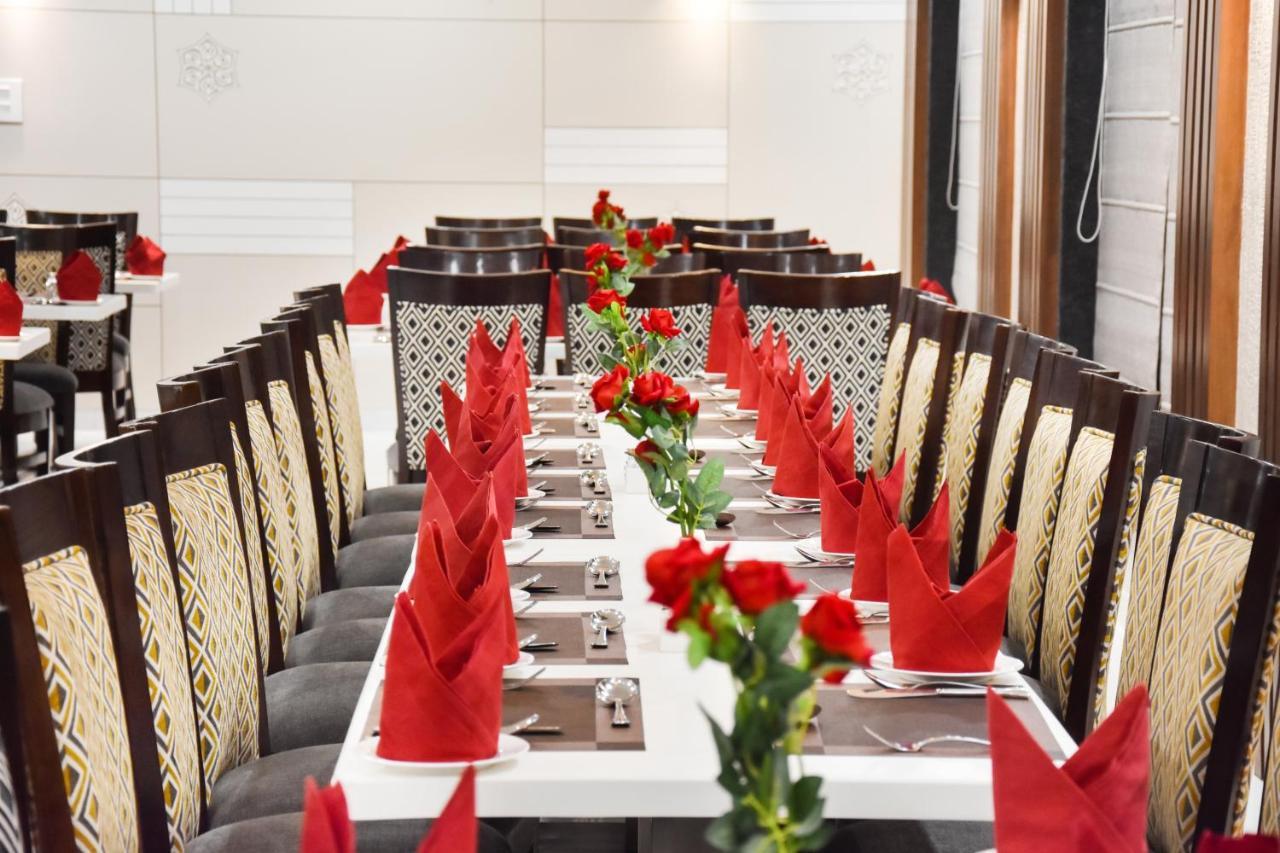 Hotel Platinum Shravasti Katra  Extérieur photo