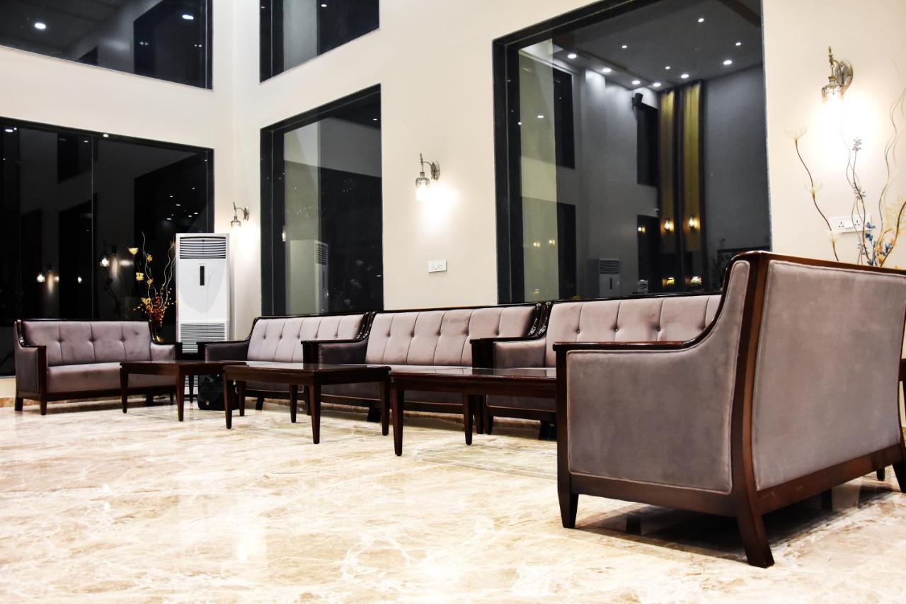 Hotel Platinum Shravasti Katra  Extérieur photo