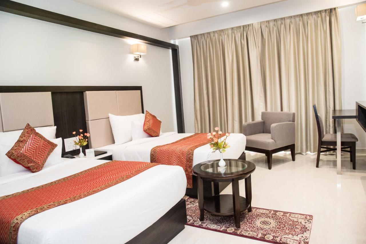 Hotel Platinum Shravasti Katra  Extérieur photo