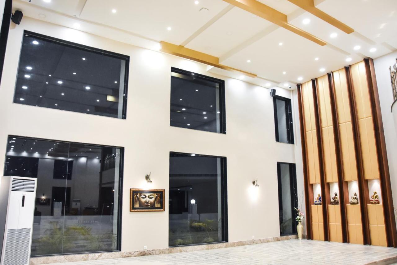 Hotel Platinum Shravasti Katra  Extérieur photo