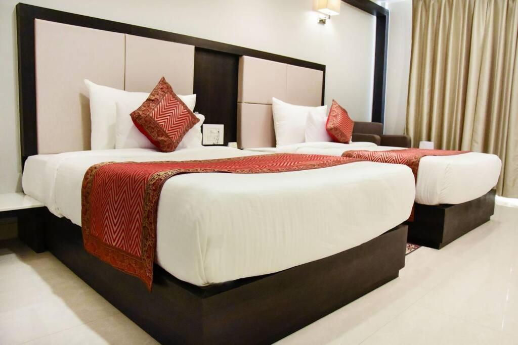 Hotel Platinum Shravasti Katra  Extérieur photo