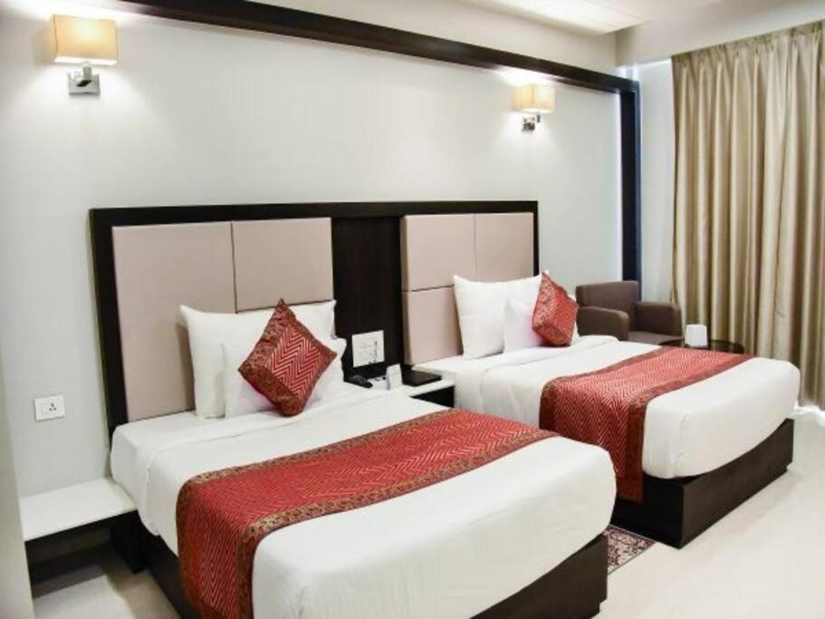 Hotel Platinum Shravasti Katra  Extérieur photo
