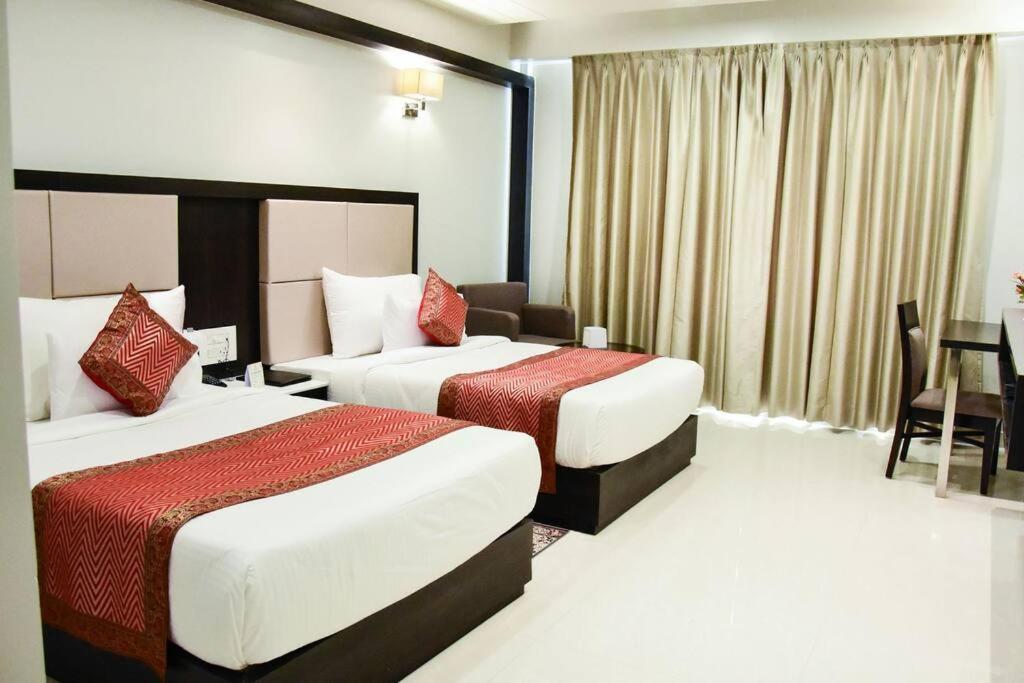 Hotel Platinum Shravasti Katra  Extérieur photo